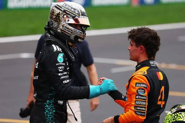 开云官网-迈凯伦轻取阿斯顿马丁，皮亚斯特里关键制胜  第2张